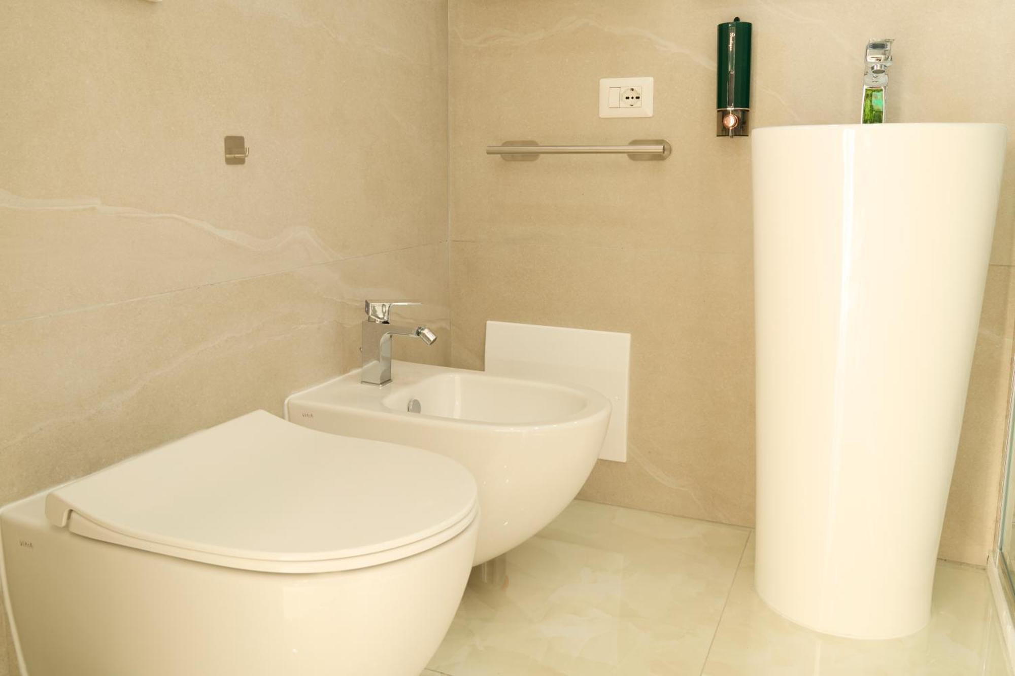 Napoli Central Lumina Suites Екстериор снимка